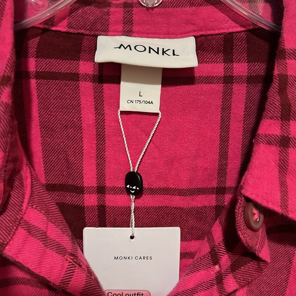 Monki “Carrie” long sleeve button down - Picture 3 of 5